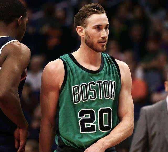 多位评论员 多位评论员